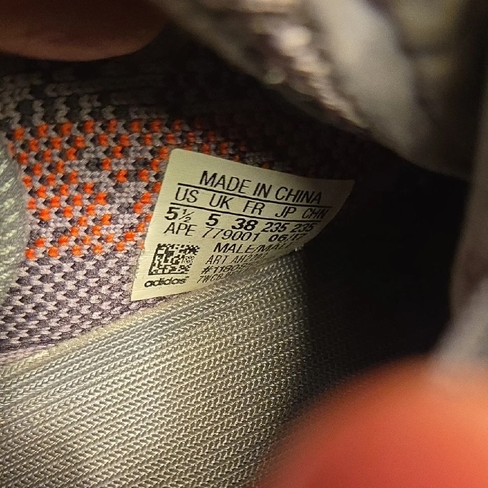 Yeezy Adidas 350 V2 Beluga 2.0 Size 5.5 M OR 6.5 TO 7 Womens